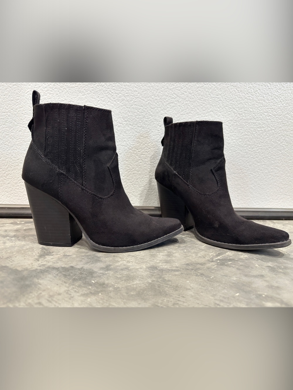 Qupid Black Suede Block Heel Ankle Booties